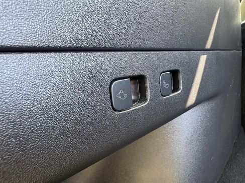 Used 2020 Tesla Model Y Long Range image 19