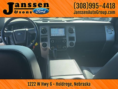 Used 2017 Ford Expedition XLT w/ Equipment Group 202A AWD/4WD image 14