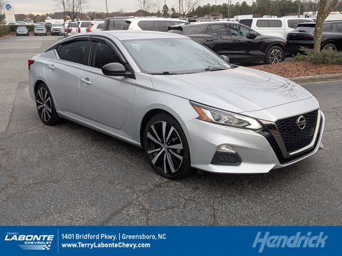 Used 2022 Nissan Altima 2.5 SR image 1