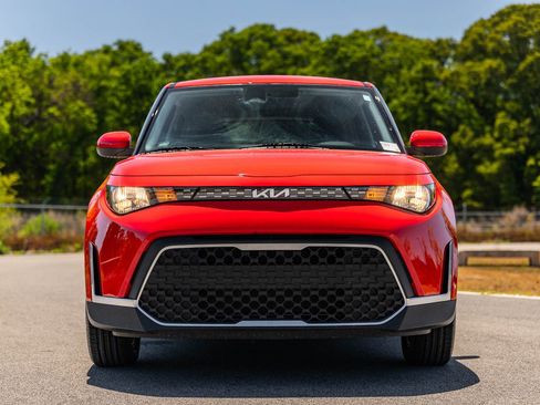 Used 2025 Kia Soul LX w/ LX Technology Package FWD image 2