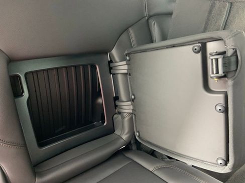 Used 2025 GMC Sierra 1500 AT4 w/ Technology Package AWD/4WD image 33