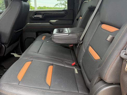 Used 2024 GMC Sierra 2500 AT4 w/ AT4 Premium Plus Package AWD/4WD image 19