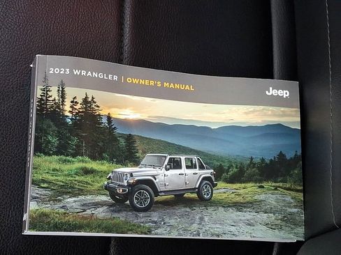 Used 2023 Jeep Wrangler Unlimited Sahara AWD/4WD image 33