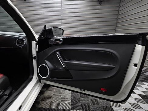 Used 2013 Volkswagen Beetle 2.0T FWD image 32
