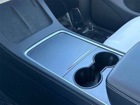 Used 2024 Tesla Model Y Long Range image 18