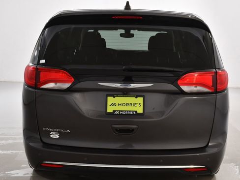 Used 2018 Chrysler Pacifica Touring Plus w/ Tire & Wheel Group FWD image 13