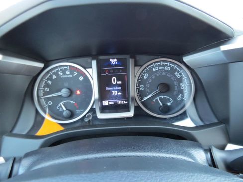 Used 2022 Toyota Tacoma SR5 w/ Technology Package image 27