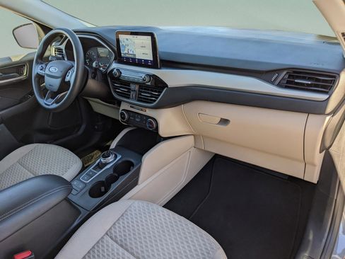 Used 2022 Ford Escape SE image 17