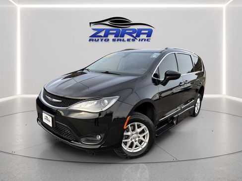 Used 2020 Chrysler Pacifica Touring-L FWD image 1