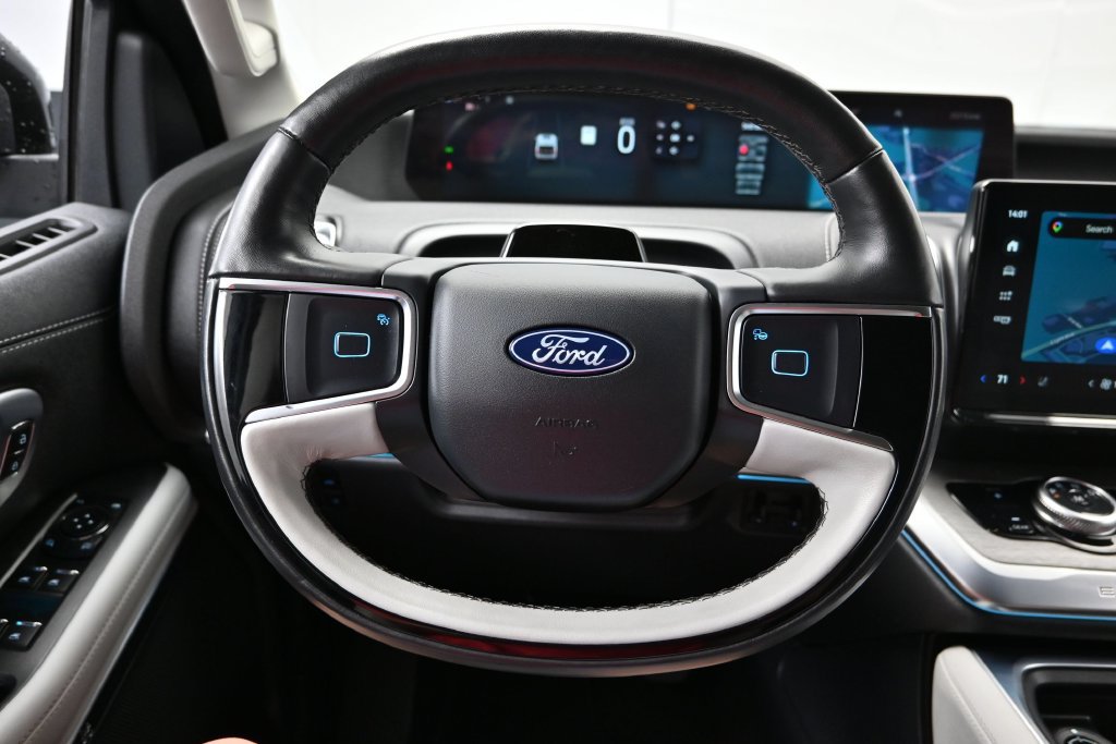 Used 2025 Ford Expedition Max Platinum AWD/4WD image 28