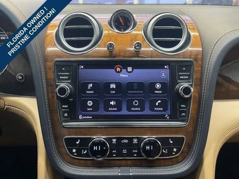 Used 2018 Bentley Bentayga AWD/4WD image 22