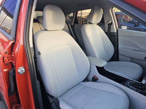 Used 2025 Hyundai Kona SEL image 9