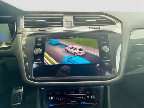 Used 2022 Volkswagen Tiguan SE R-Line image 14