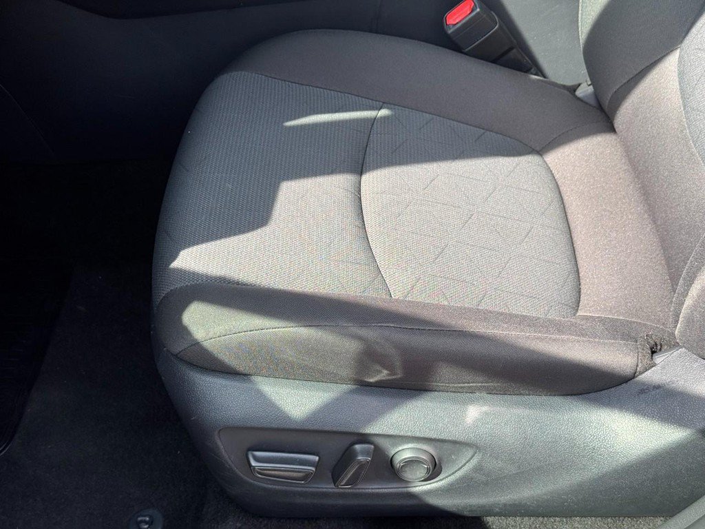 Used 2025 Toyota RAV4 XLE FWD image 23