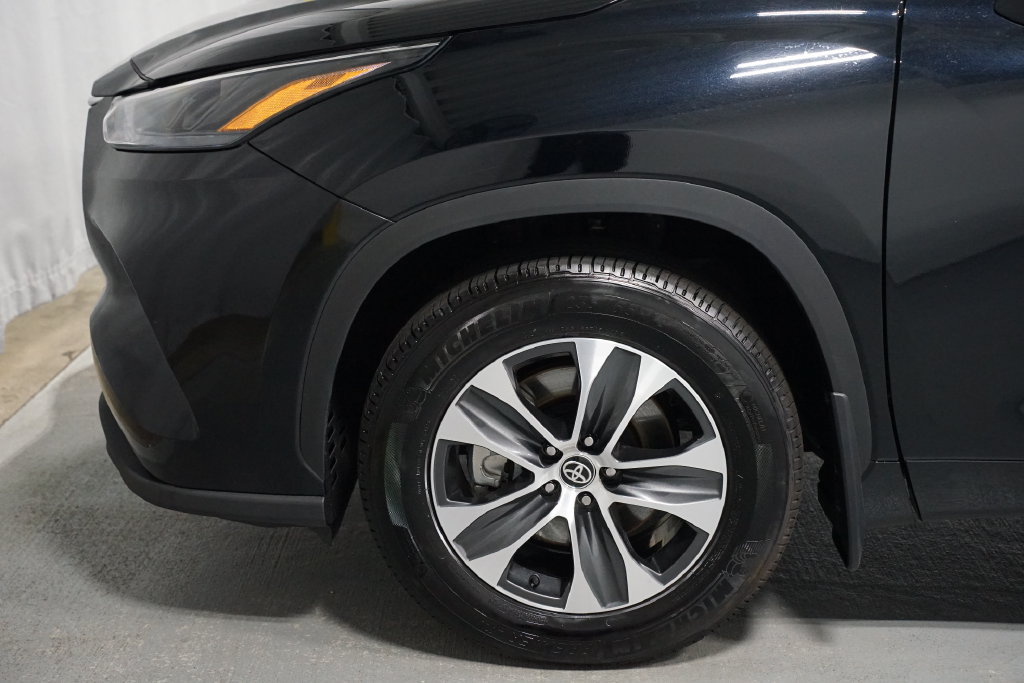 Used 2026 Toyota Highlander XLE AWD/4WD image 5