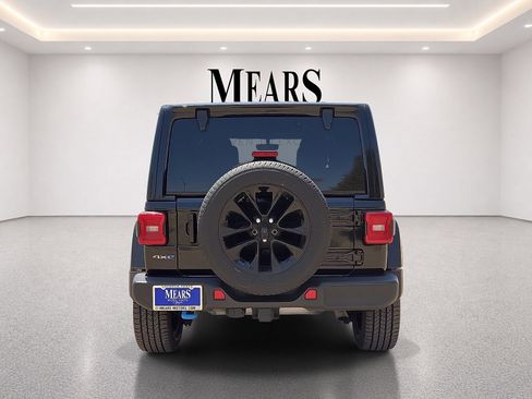 Used 2023 Jeep Wrangler Unlimited Sahara AWD/4WD image 4