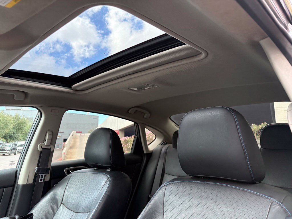 Used 2018 Nissan Sentra SR w/ Premium Package (P02) FWD image 9