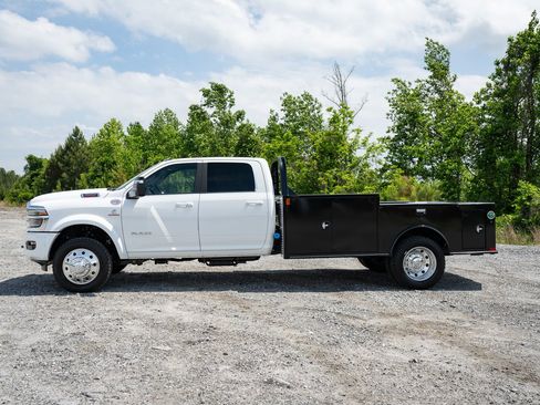 New 2026 RAM 4500 4x4 Crew Cab DRW w/ Laramie Trim Package image 14