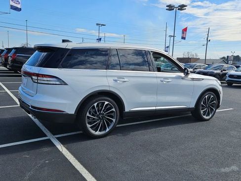 New 2026 Lincoln Aviator Reserve image 8
