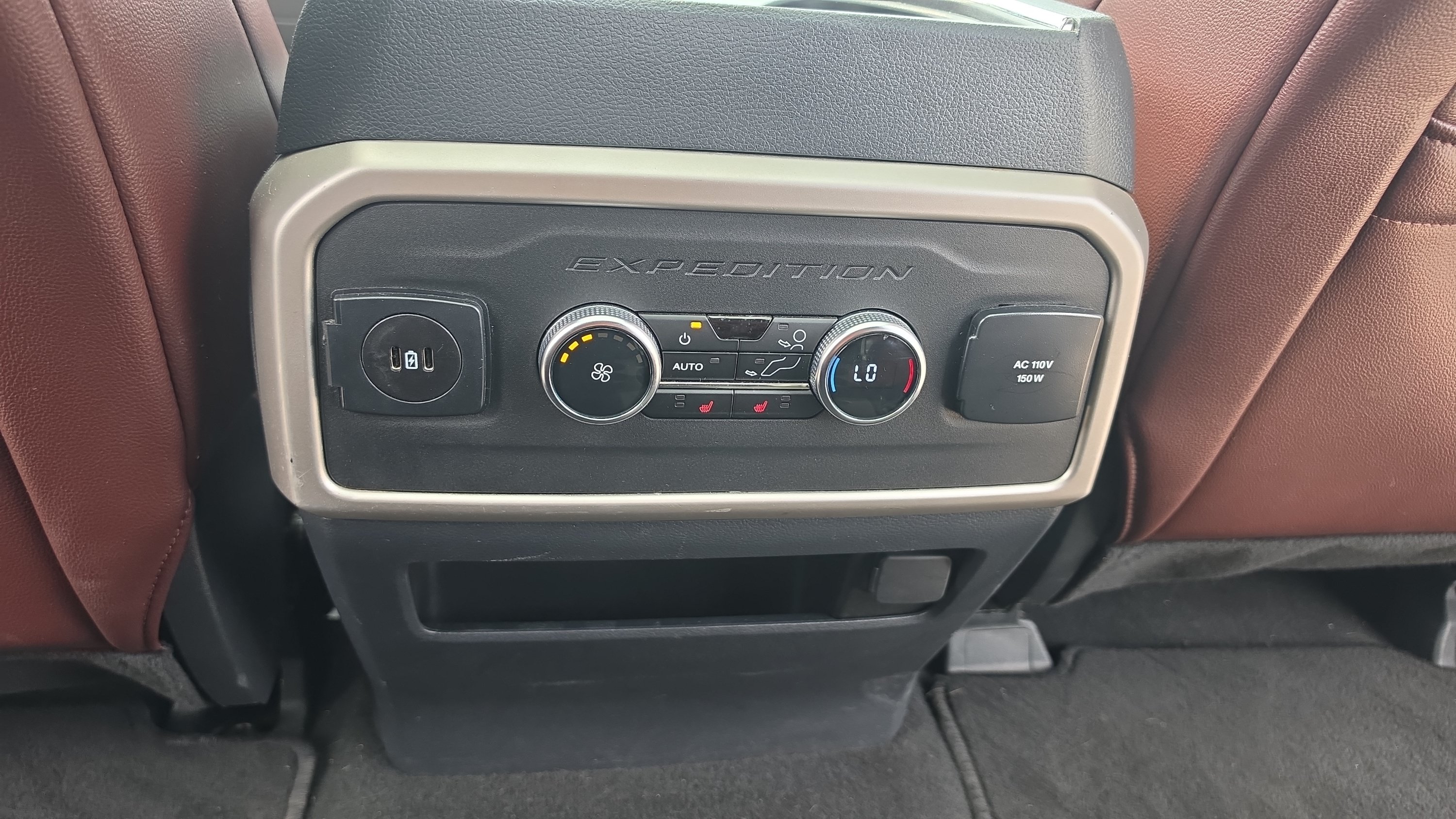 Used 2024 Ford Expedition Limited RWD image 23