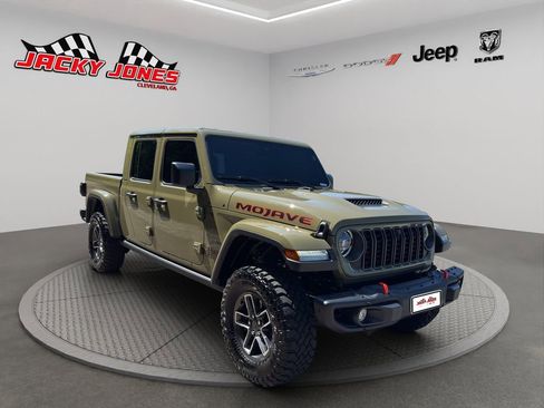 Used 2025 Jeep Gladiator Mojave AWD/4WD image 13