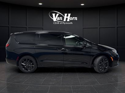 New 2026 Chrysler Pacifica Select