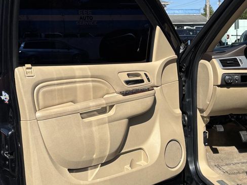Used 2012 Cadillac Escalade Premium image 9
