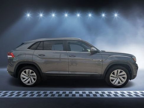 Used 2020 Volkswagen Atlas Cross Sport SE image 2