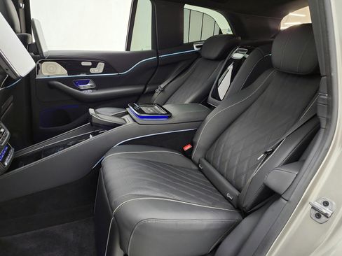 Used 2024 Mercedes-Benz Maybach GLS 600 4MATIC image 15