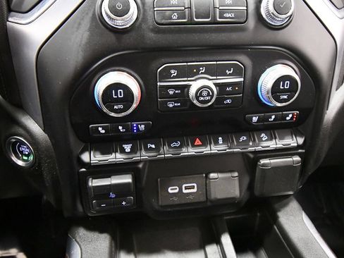 Used 2023 GMC Sierra 2500 SLT w/ SLT Preferred Package AWD/4WD image 26