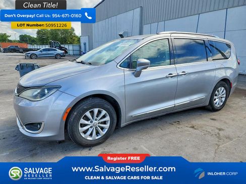 Used 2018 Chrysler Pacifica Touring-L FWD image 1