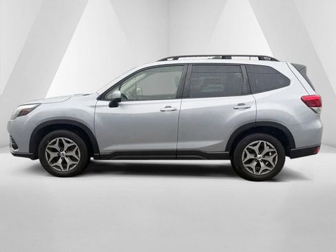 Used 2024 Subaru Forester Premium AWD/4WD image 4