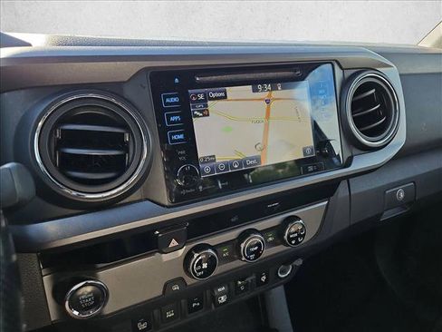 Used 2018 Toyota Tacoma TRD Sport w/ Technology Package image 11