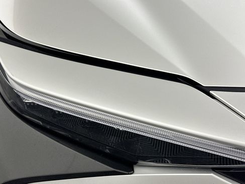 Used 2024 Toyota bZ4X Limited image 9