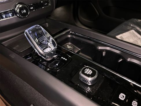 New 2026 Volvo XC60 B5 Plus w/ Protection Package Premier image 19