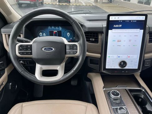 Used 2022 Ford Expedition Limited image 11