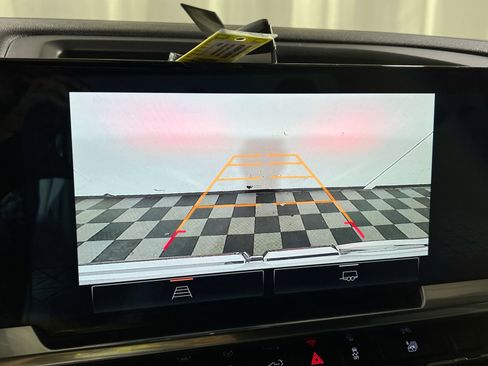 Used 2024 GMC Sierra 1500 Elevation image 25