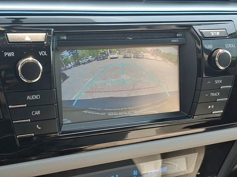 Used 2016 Toyota Corolla LE FWD image 18