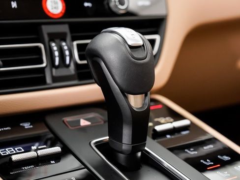 Used 2025 Porsche Macan image 22