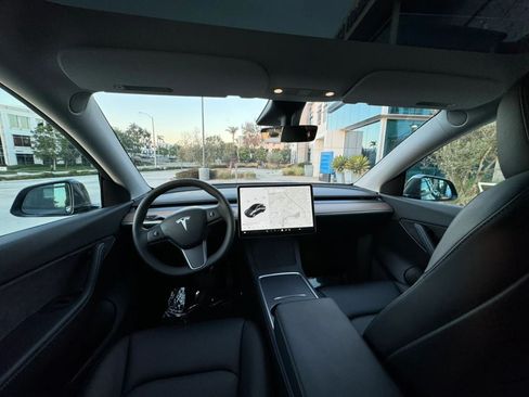 Used 2024 Tesla Model Y Long Range AWD/4WD image 27