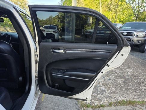 Used 2014 Chrysler 300 C image 37