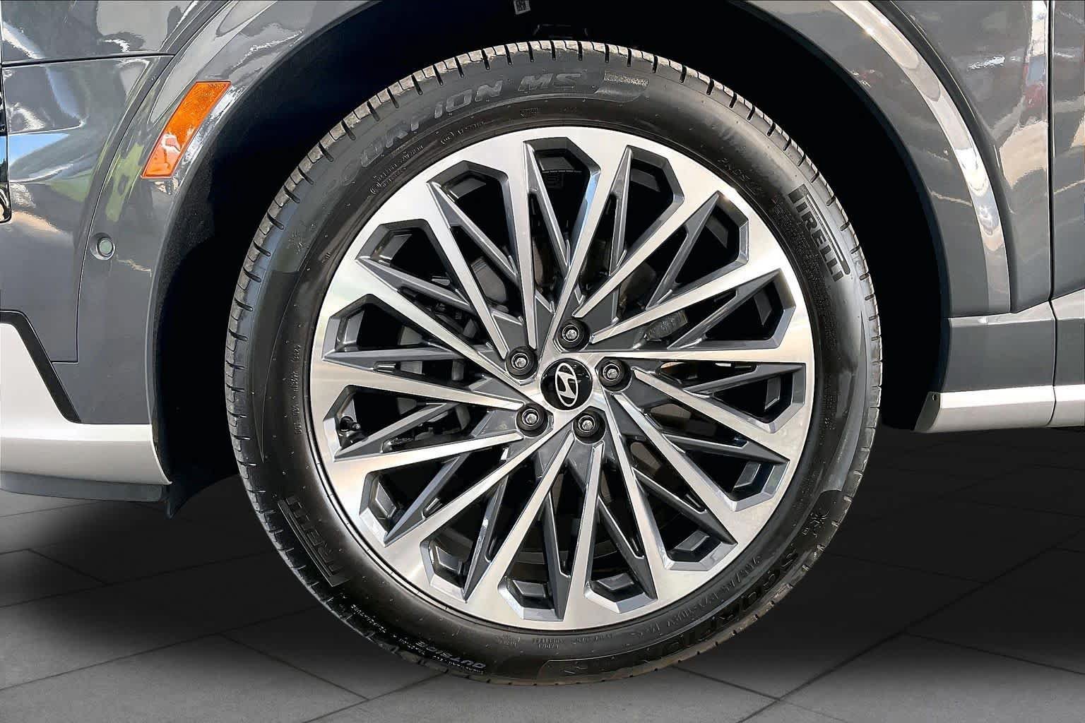 Certified 2026 Hyundai Palisade Calligraphy FWD image 11