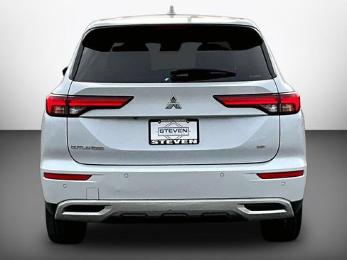 Used 2023 Mitsubishi Outlander SE AWD/4WD image 5