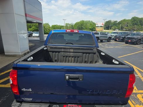 Used 2015 Toyota Tundra 4x4 CrewMax image 6