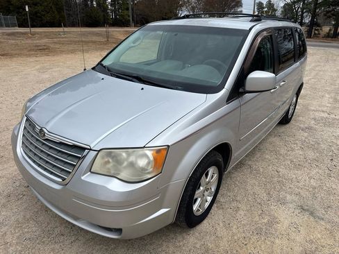 Used 2009 Chrysler Town & Country Touring w/ Family Value Group image 2