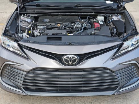 Used 2021 Toyota Camry LE FWD image 7