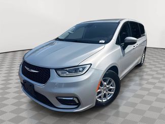 Used 2023 Chrysler Pacifica Touring-L FWD video 2