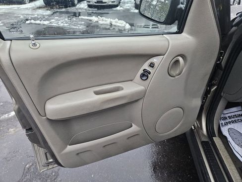 Used 2005 Jeep Liberty Sport image 12