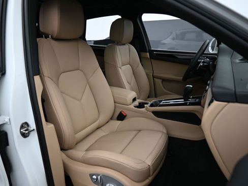 New 2026 Porsche Macan image 30