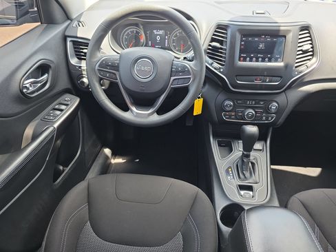 Used 2021 Jeep Cherokee Latitude FWD image 12